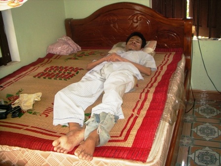 Nghị lực phi thường của chàng trai 10 năm sống đời thực vật - 1